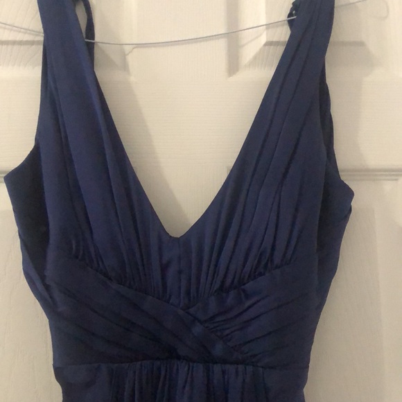 “Elegant Silk Prom Dress – Timeless Glamour” - Picture 2 of 8